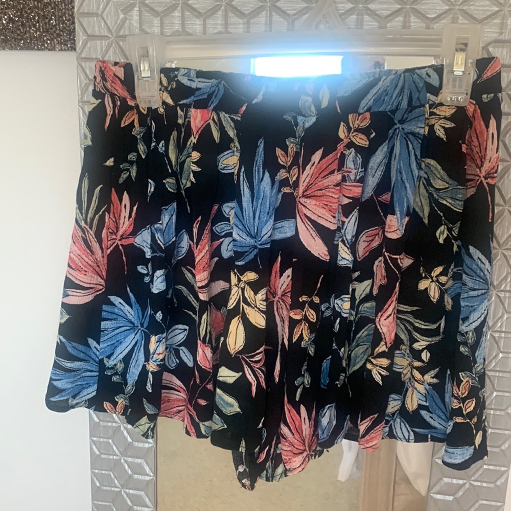 Womens Floral Shorts Size Medium
